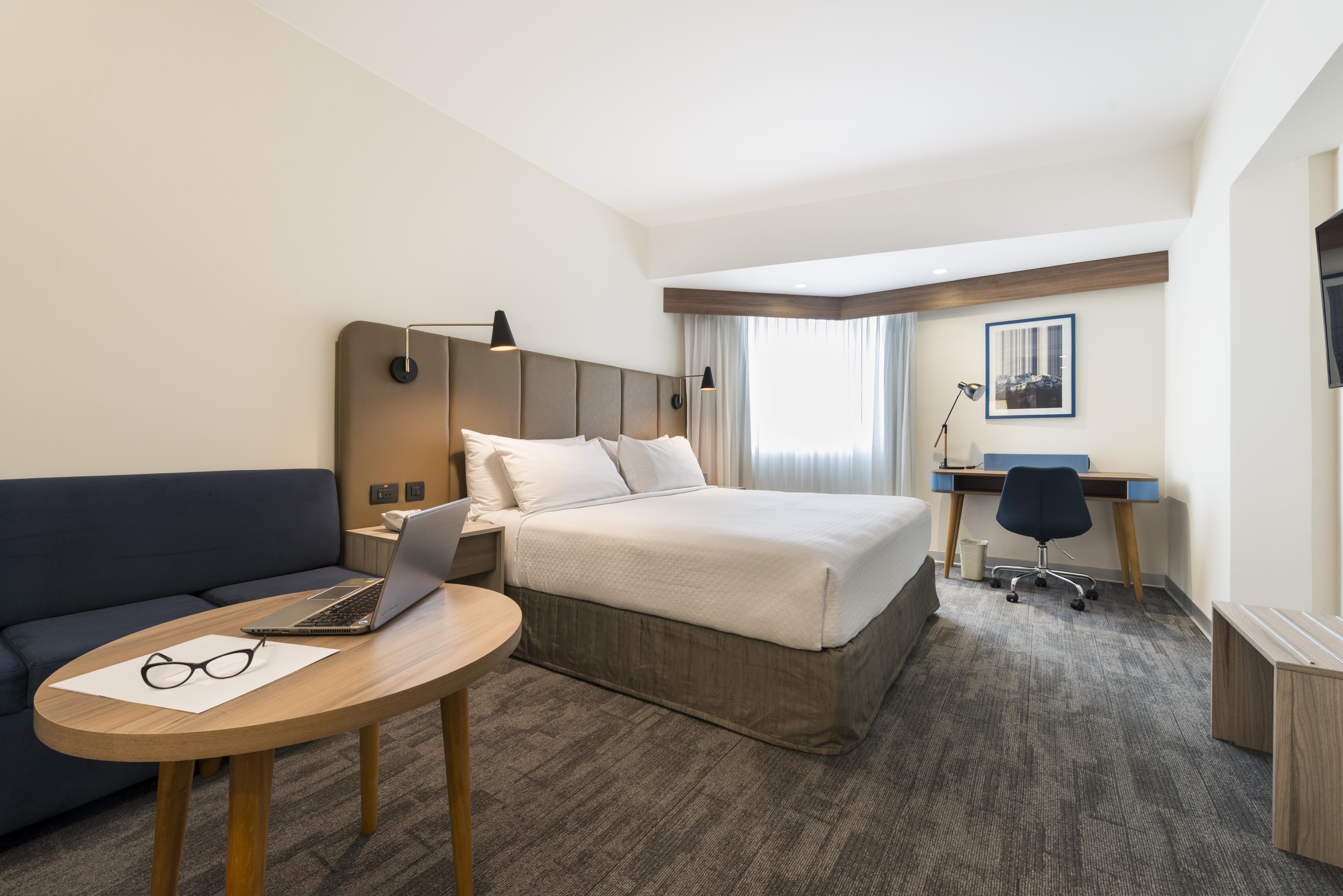 فندق كراون بلازا ليما المظهر الخارجي الصورة A typical room at the Holiday Inn Express London - Kensington