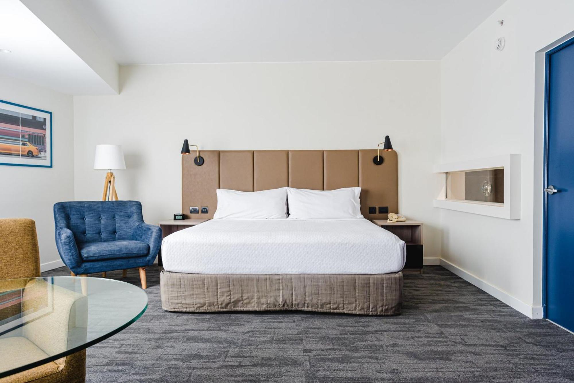 فندق كراون بلازا ليما المظهر الخارجي الصورة A room at the Hotel Commonwealth