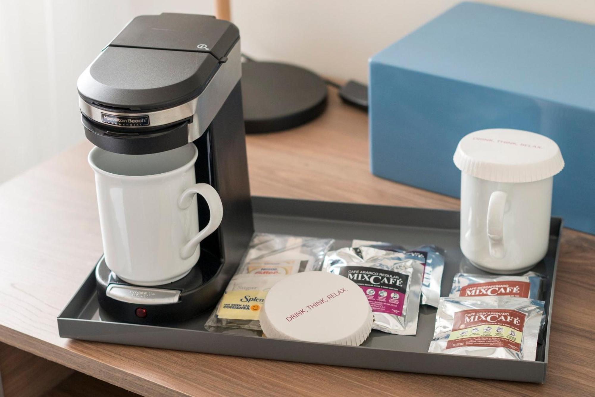 فندق كراون بلازا ليما المظهر الخارجي الصورة A Keurig K-Elite coffee maker