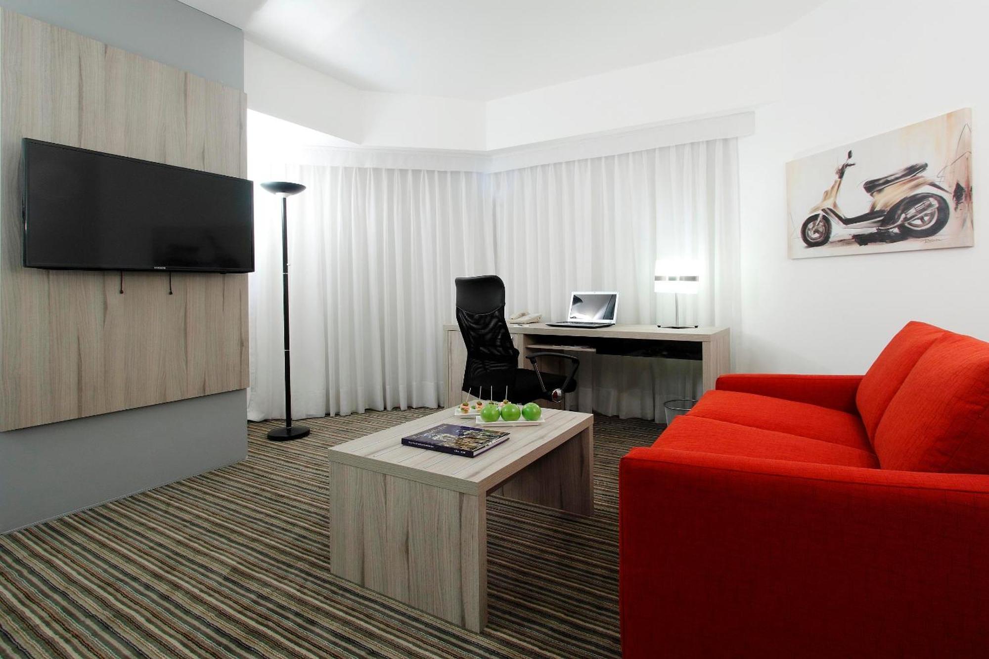 فندق كراون بلازا ليما المظهر الخارجي الصورة A typical hotel room