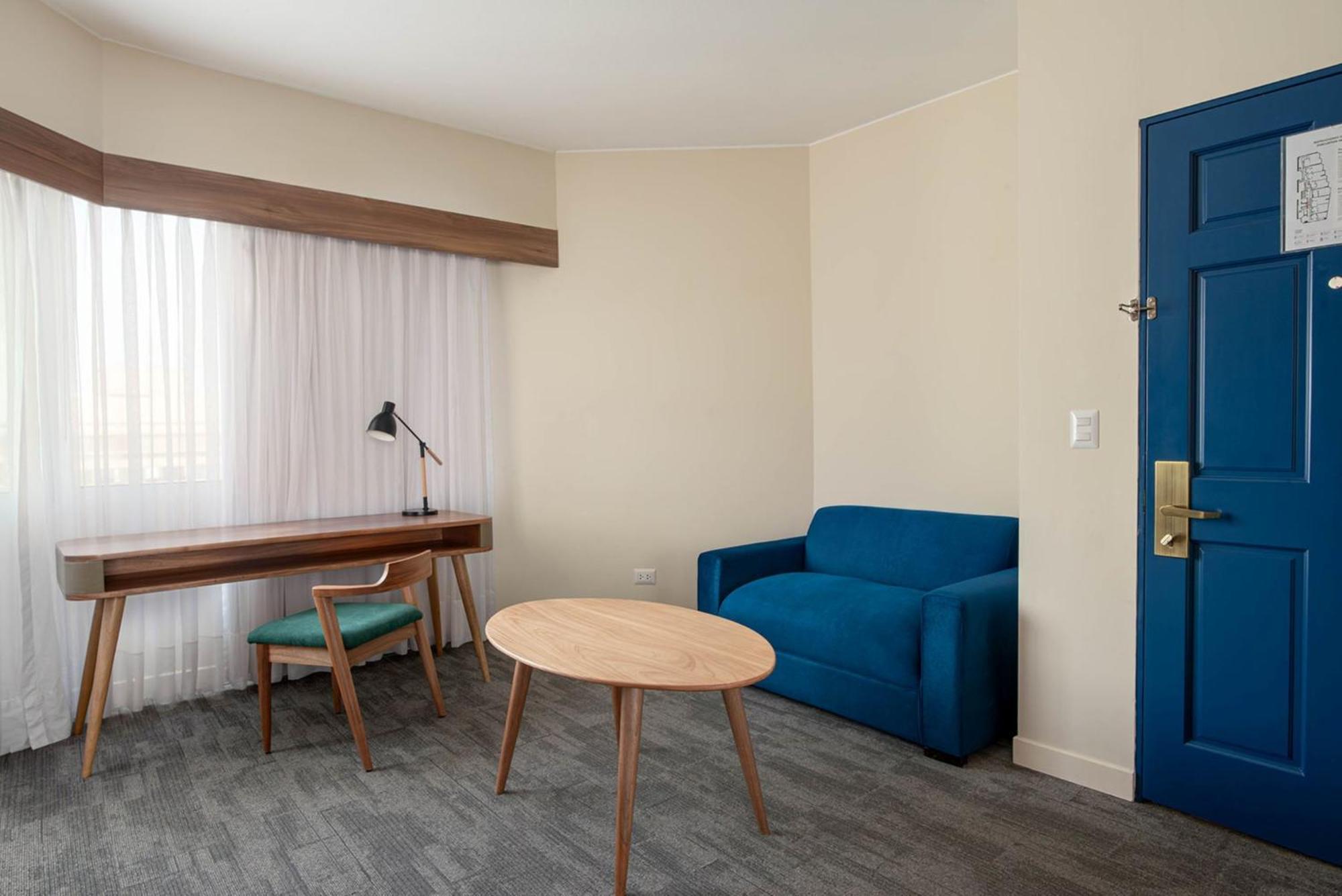 فندق كراون بلازا ليما المظهر الخارجي الصورة A room at the Hotel Valencia