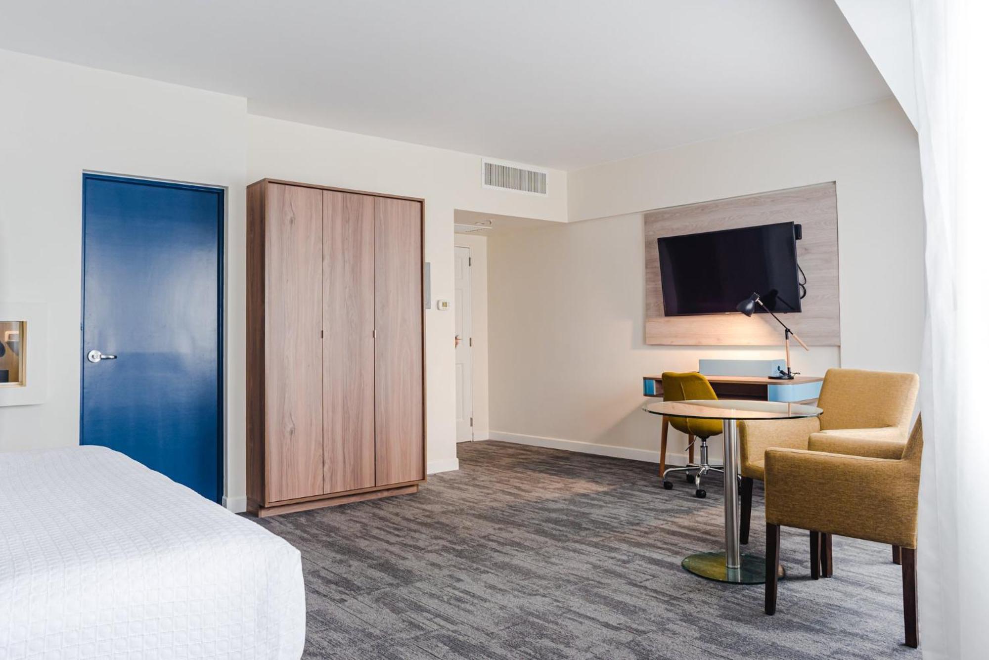 فندق كراون بلازا ليما المظهر الخارجي الصورة A room at the Hilton Garden Inn in San Francisco