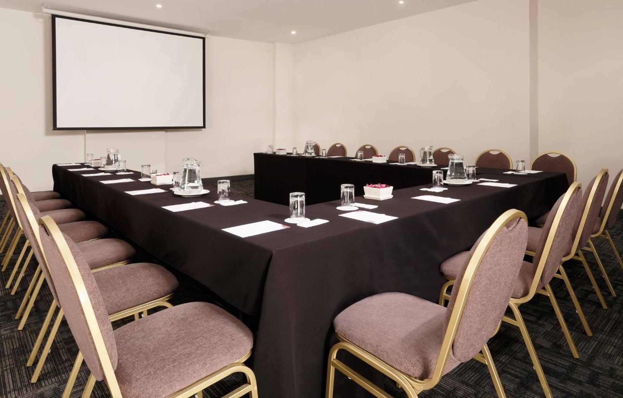 فندق كراون بلازا ليما المظهر الخارجي الصورة A meeting room at the hotel