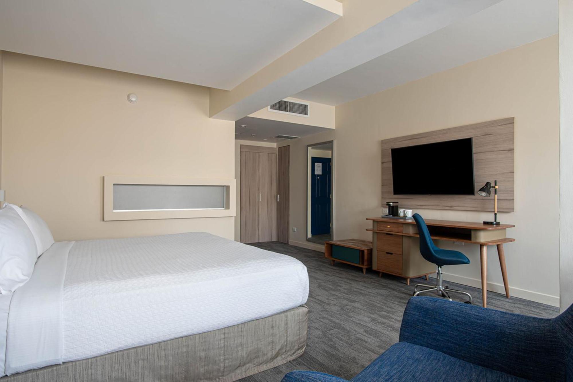 فندق كراون بلازا ليما المظهر الخارجي الصورة A room at the Hilton Garden Inn in San Francisco